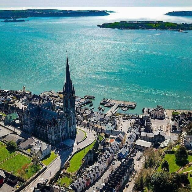 Townhouse In Centre Of Cobh Lejlighed Eksteriør billede