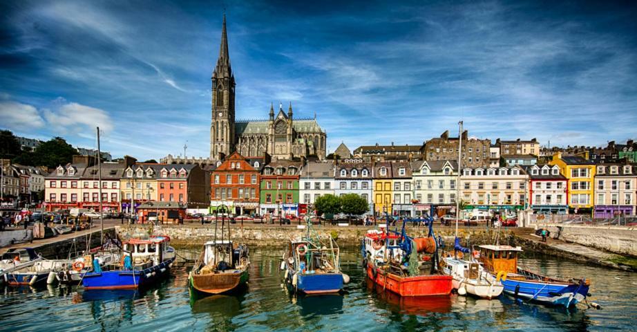 Townhouse In Centre Of Cobh Lejlighed Eksteriør billede